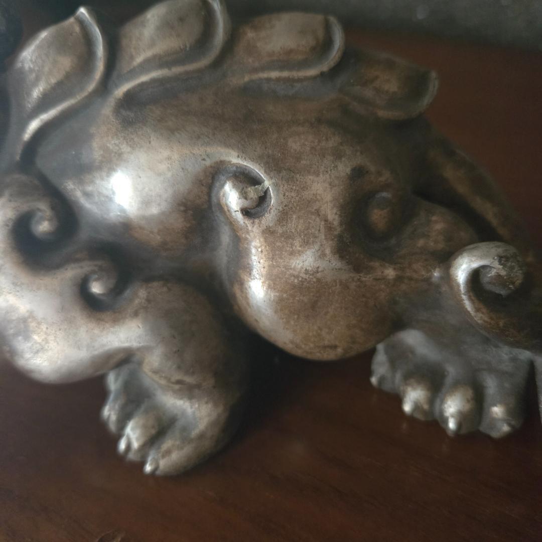 旧蔵銀製古董貔貅置物。包漿豊かにして自然な経年を示し、鎮宅辟邪の意を持つ佳品。
