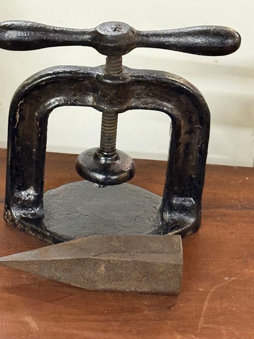 大正時代からの歯医者さん宅〜フラスコプレスと思われる器具