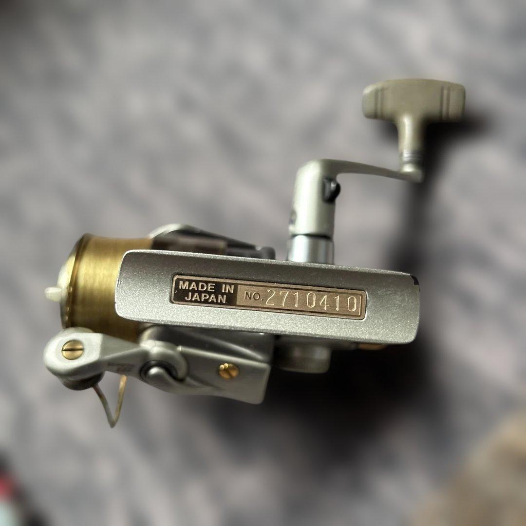 Daiwa トーナメントZ 2500iTスピニングリール 収納ケース付き