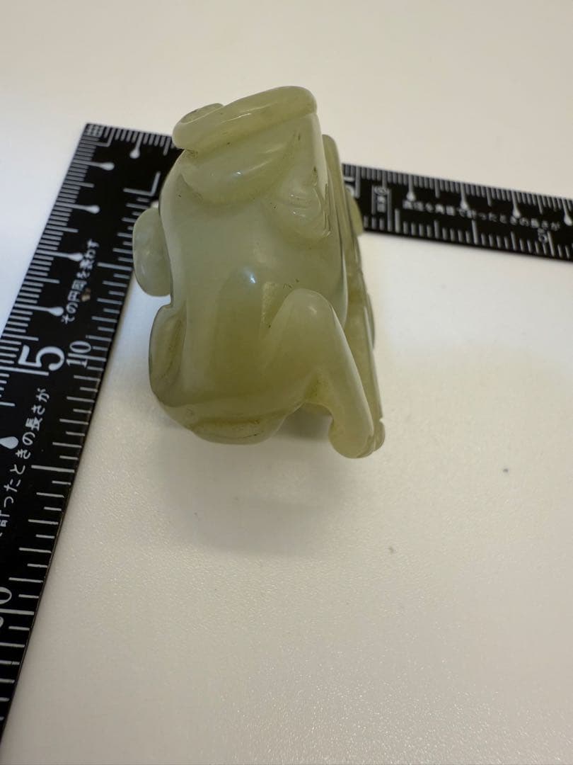 本物玉　玉石彫刻　和田玉　神獣刻　根付　紙鎮　置物