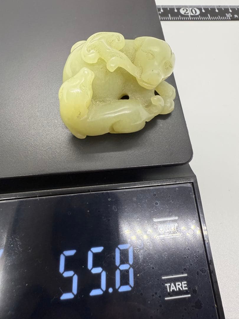 本物玉　玉石彫刻　和田玉　神獣刻　根付　紙鎮　置物