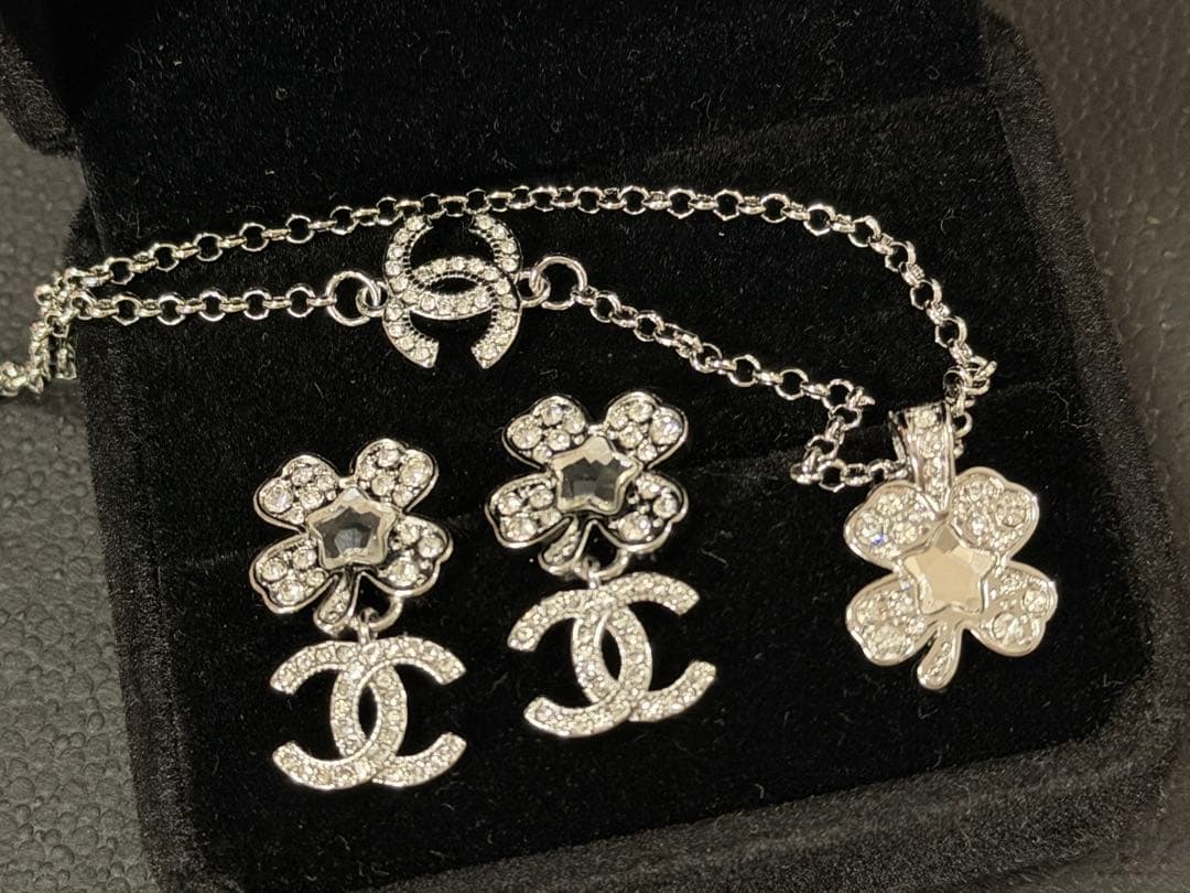 ノベルティ　クローバー　ピアスセット