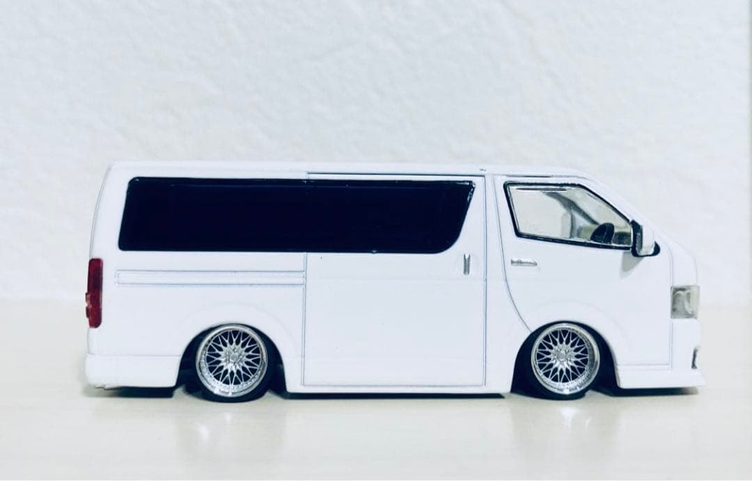 1/64 トヨタ　ハイエース　ローダウン　改　ツライチ
