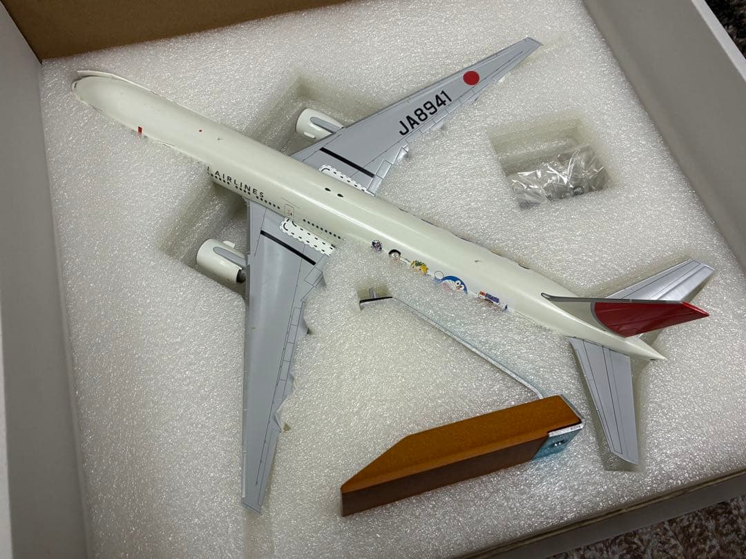 K*A様 美品 JAL B777-300 JA8941 1/200 金属製 JC