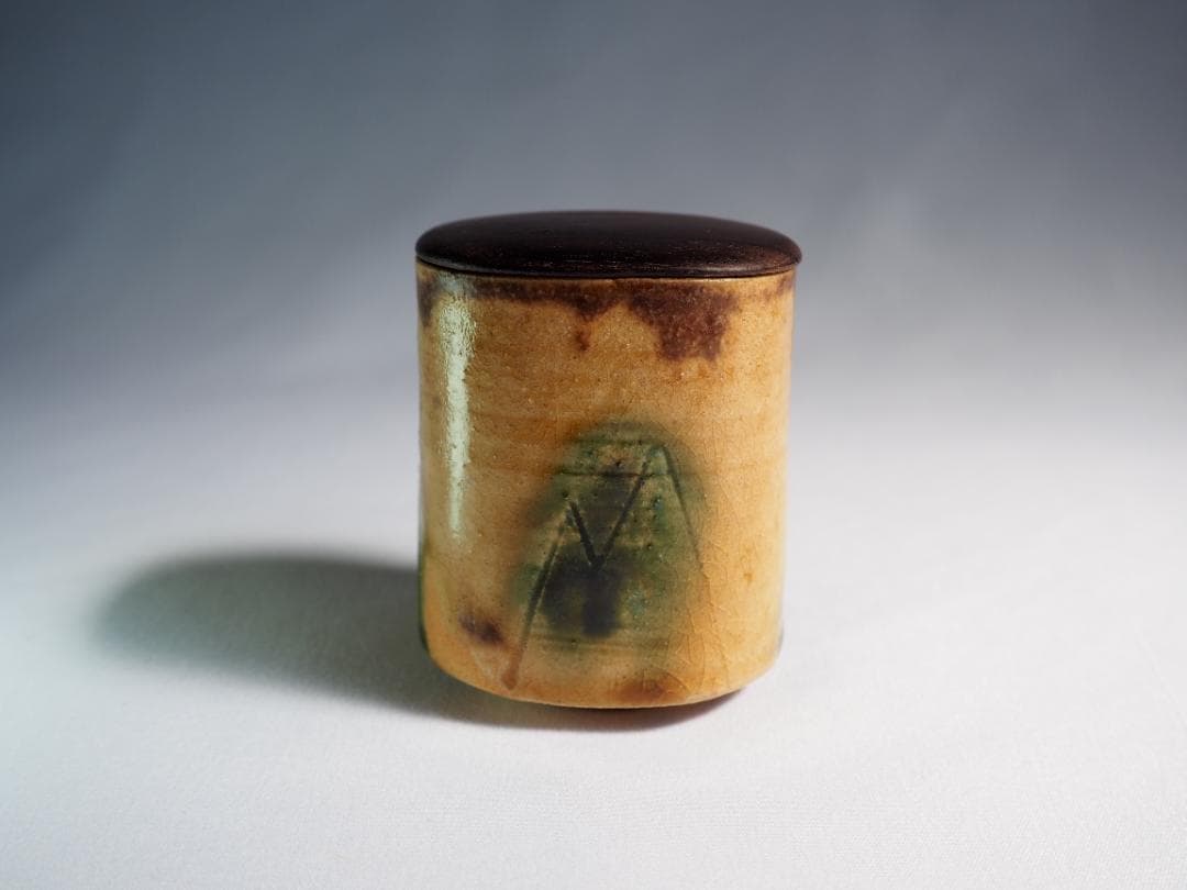 利茶土ミルグリム造『黄瀬戸四方茶器』（共箱）