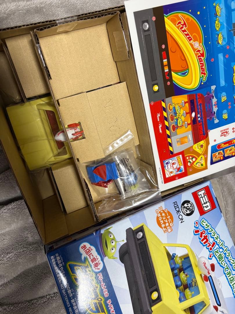 新品　トミカ　ピザプラネット　トラック　ライド　トイストーリー