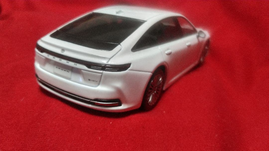 人気色 トヨタディーラー限定 クラウンセダン 16代目 プレシャスホワイトパール