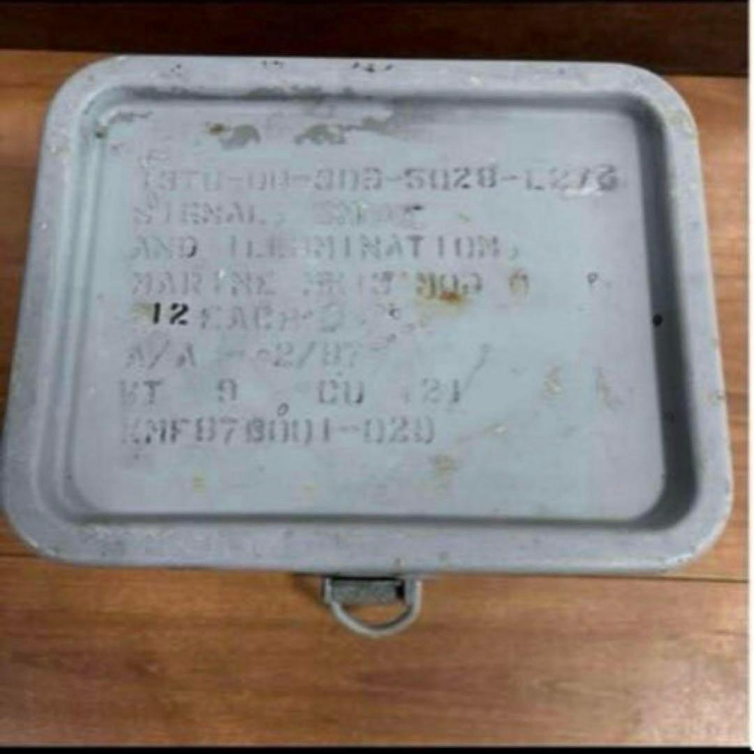 米軍　実物　SIGNAL SMOKE CASE ②送料無料