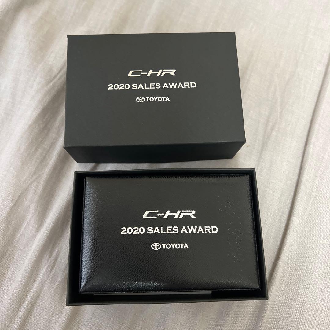 C-HR ピンバッジ