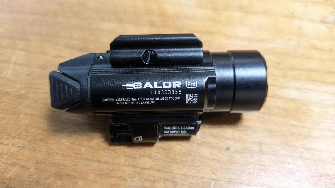 Olight BALDR　Pro レーザー&LED 電池式 タクティカルライト