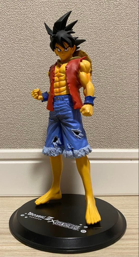 ドラゴンボールカプセルネオ　withワンピース　ジャンプ40周年　悟空フィギュア