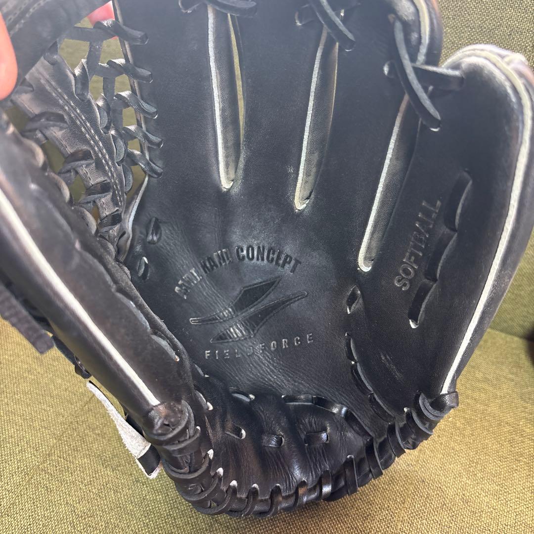 野球グローブ２つ　硬式野球ボール１つ