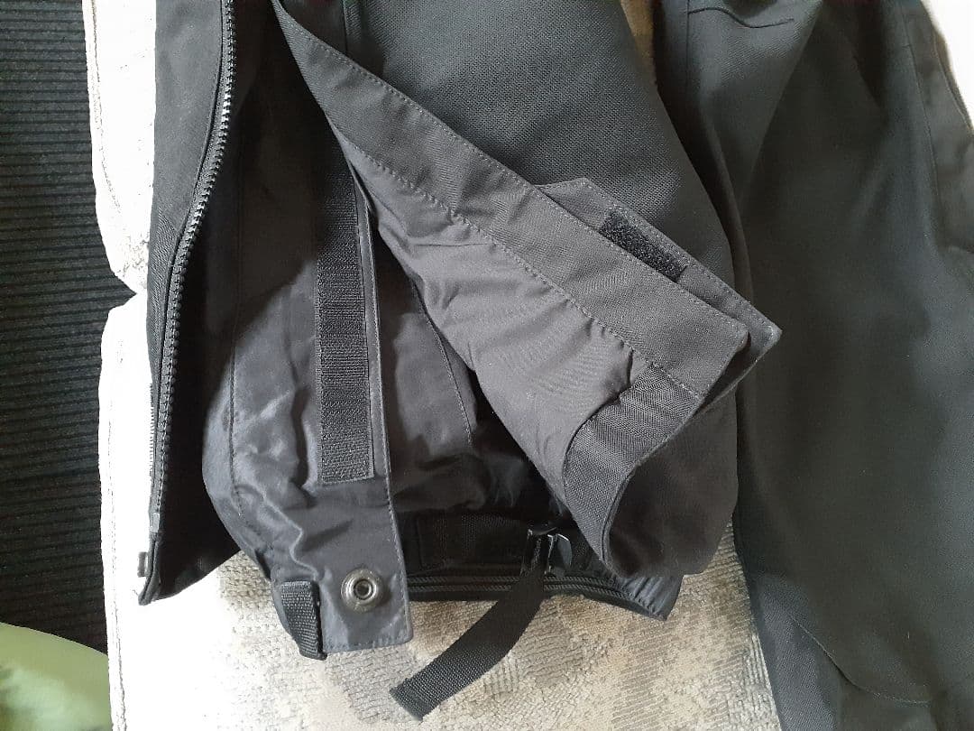 パタゴニア、バックカントリー用雪山パンツに。サイド両開き。ほとんど未使用です。