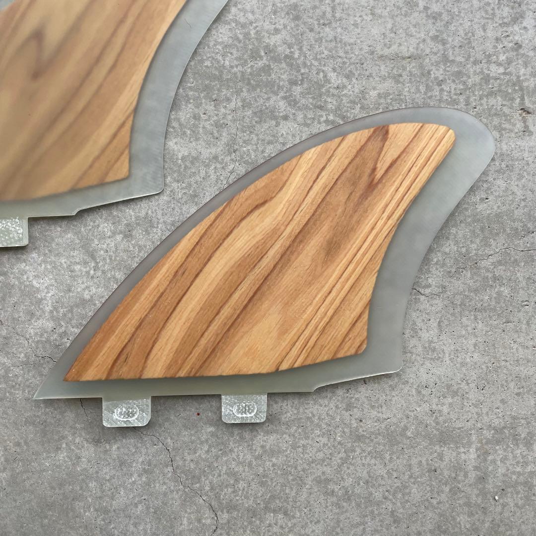 キールフィン　サーフィン　FCS フィッシュ　ツインフィン　ショートボード