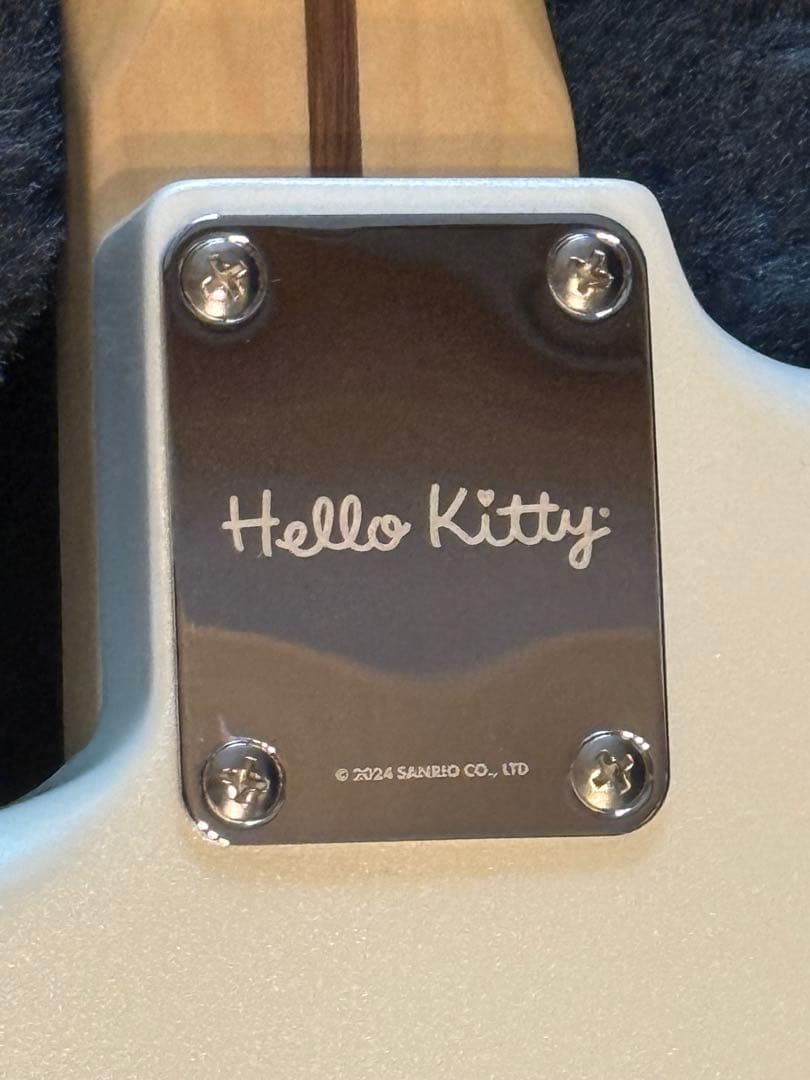 Fender Hello Kitty Stratocaster Fuzz セット
