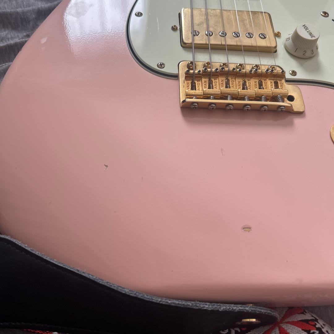 ヴァンザント　ストラト エレキギター ピンク ソリッドボディ