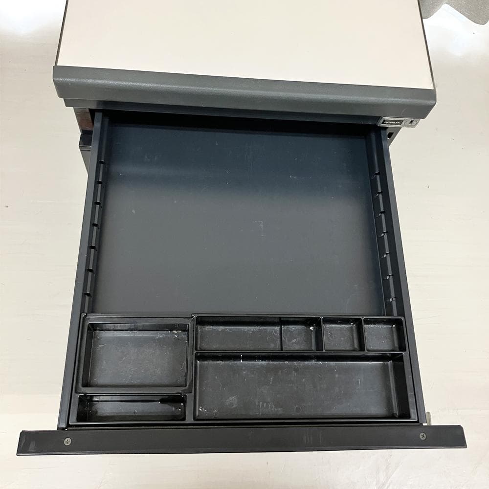 #2774-4　UDHIDA　スチールワゴン　サイドワゴン　デスクワゴン　鍵あり