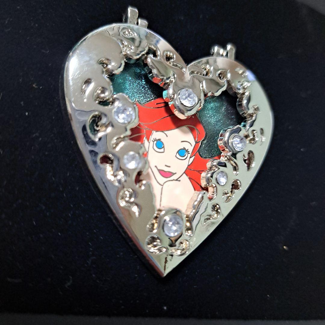 ディズニー　リトルマーメイド　アリエル　開閉式　ビジューピンバッジ　LE 300