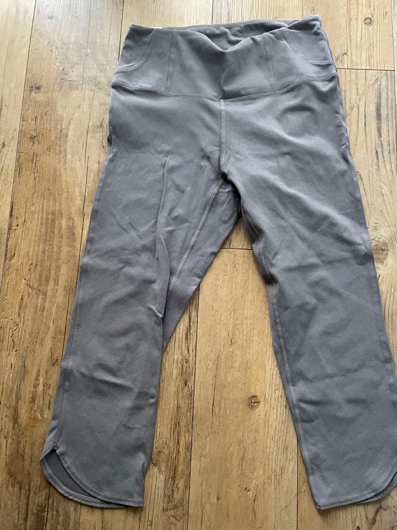 LAVA グレー ヨガウェアセット タンクトップとレギンス