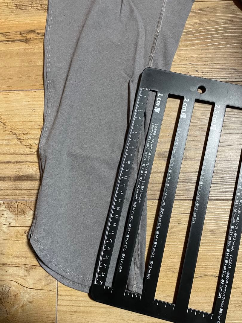 LAVA グレー ヨガウェアセット タンクトップとレギンス