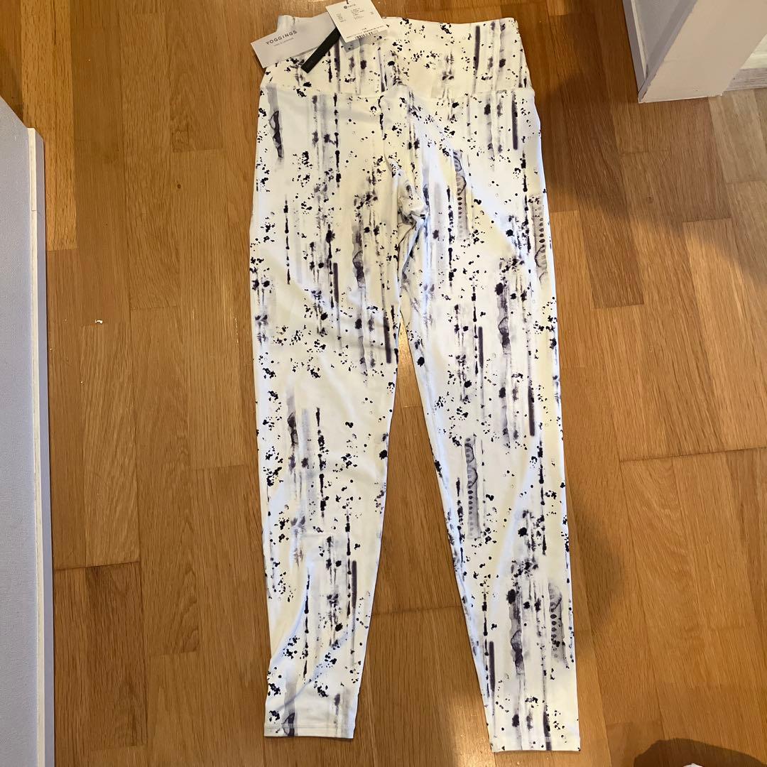 新品タグあり　suria スリア　ペタルレギンス　Lサイズ　ヨガウェア　パープル