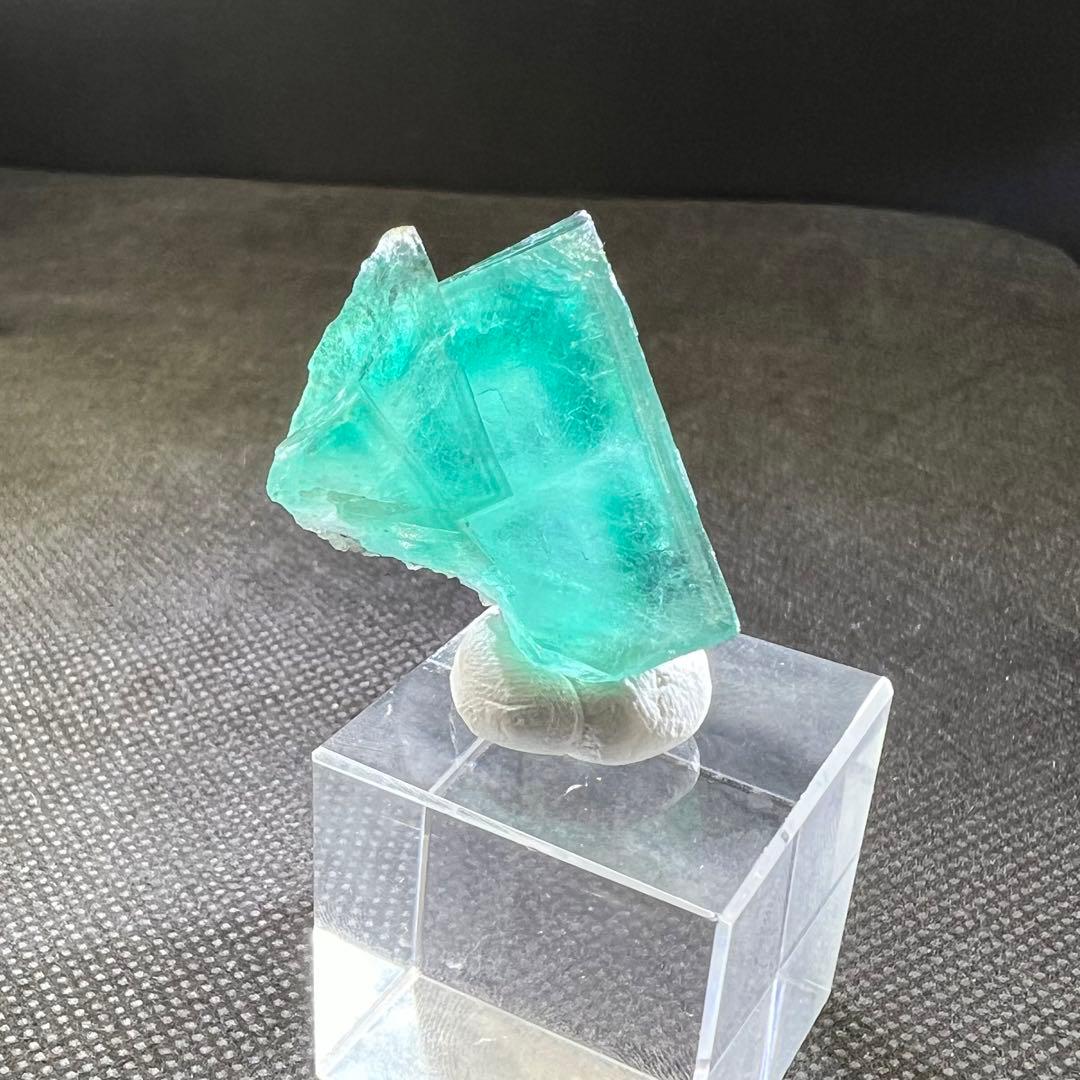 ヤオガンシャン産　「碧色」「ピクルスグリーン」フローライト　ゾーニング