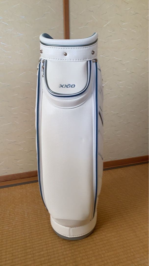 大幅値下げ！xxio レディースキャディバッグ 軽量　ホワイト×ライトブルー