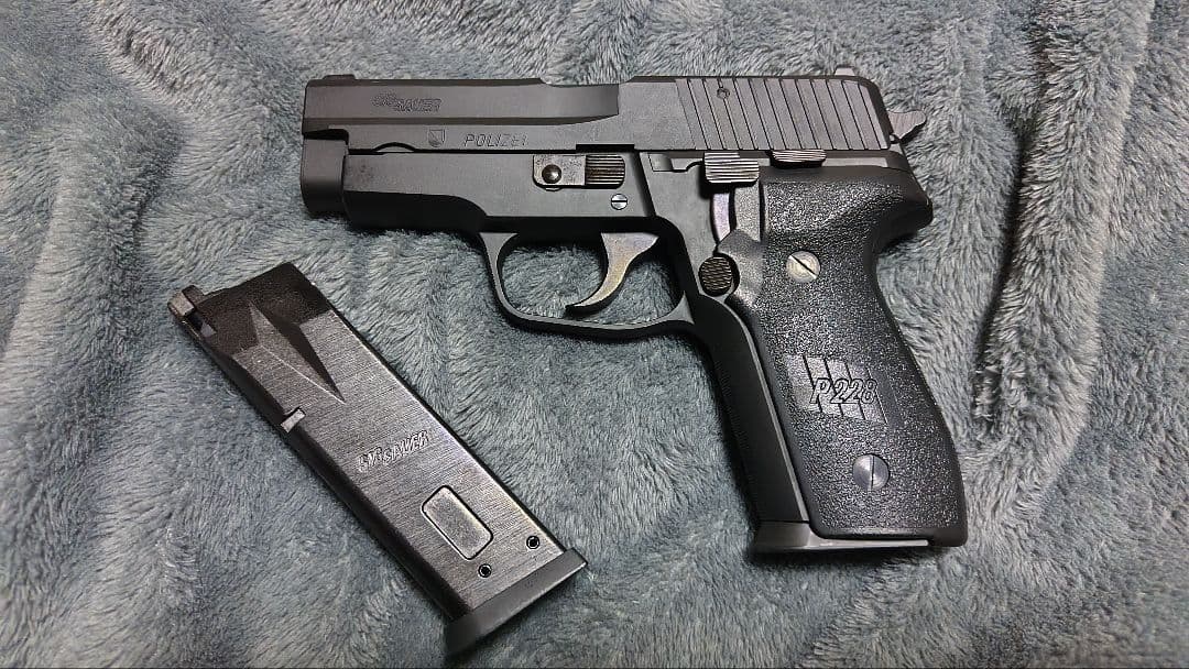 タナカ p228HW POLIZEI（スイスポリスver.）予備mg付 ガスブロ