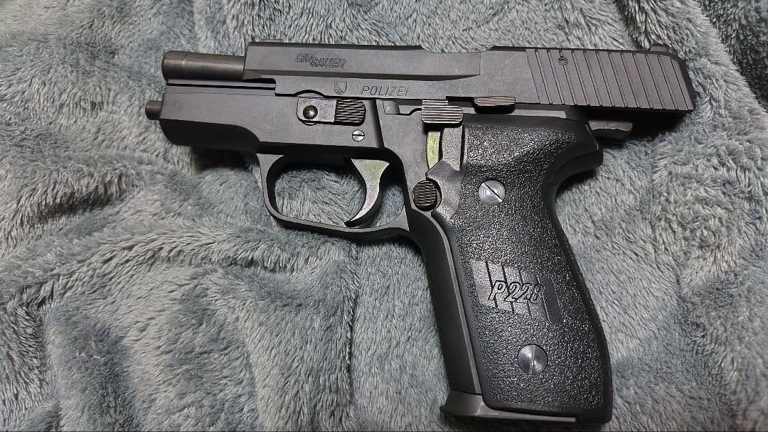 タナカ p228HW POLIZEI（スイスポリスver.）予備mg付 ガスブロ