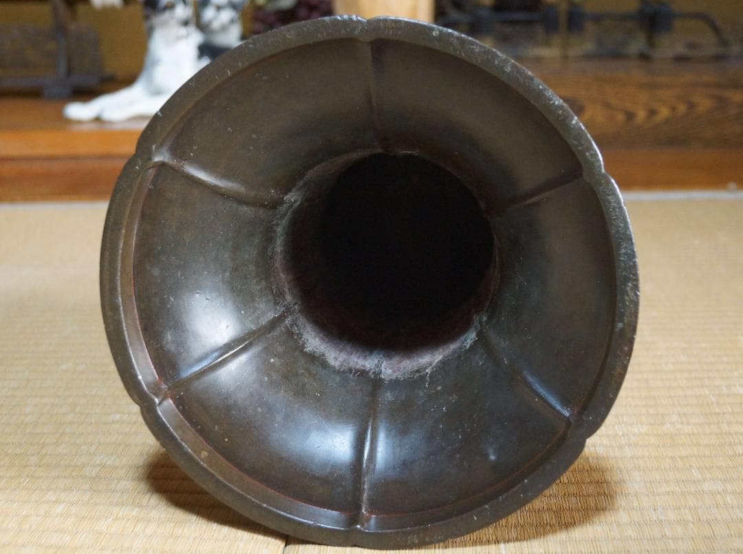 中国古美術 清 古銅大型陽刻『鳳凰祥瑞文』 尊式花生花器 葵口双耳 唐物