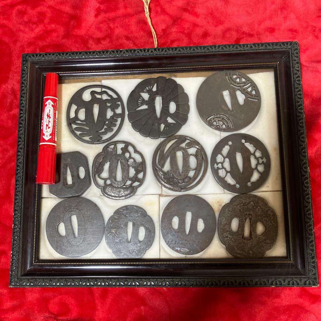 昭和レトロ　日本の伝統的な鍔◼️11個　額入　古美術骨董　1月限定価格　刀