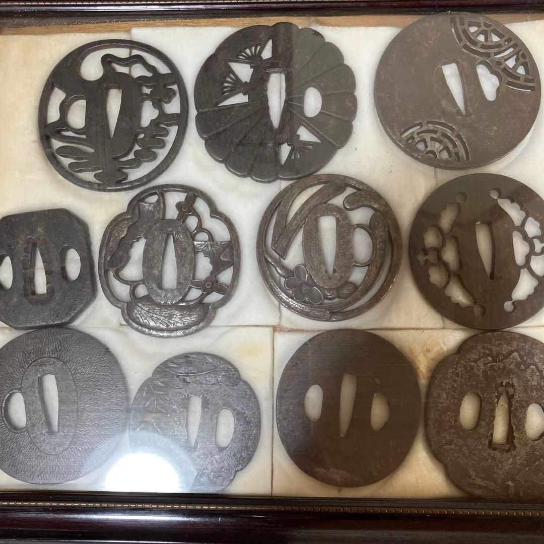 昭和レトロ　日本の伝統的な鍔◼️11個　額入　古美術骨董　1月限定価格　刀