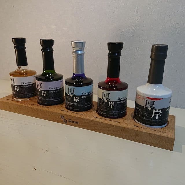 厚岸ウイスキー　ディスプレイ　台座