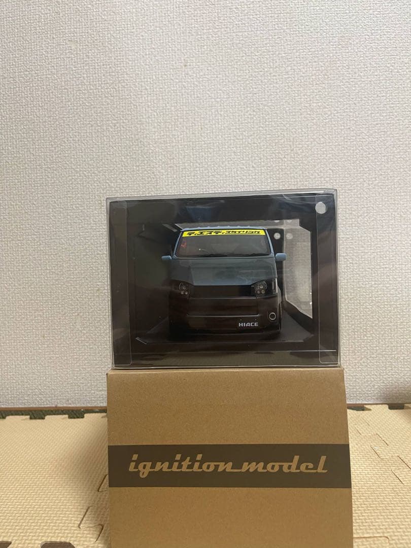ignition model ミニカー 青 HIACE ( ハイエース)