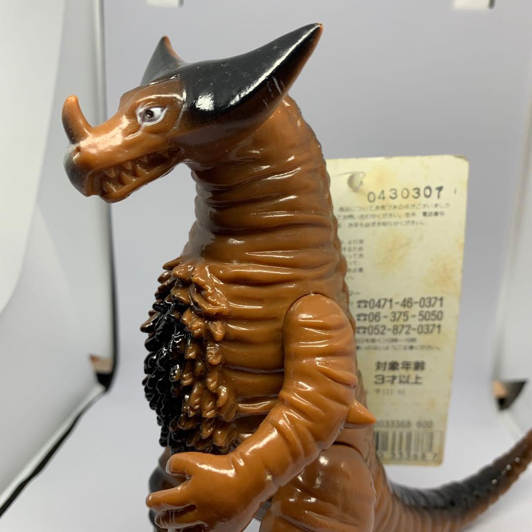 ウルタラマンゴモラ