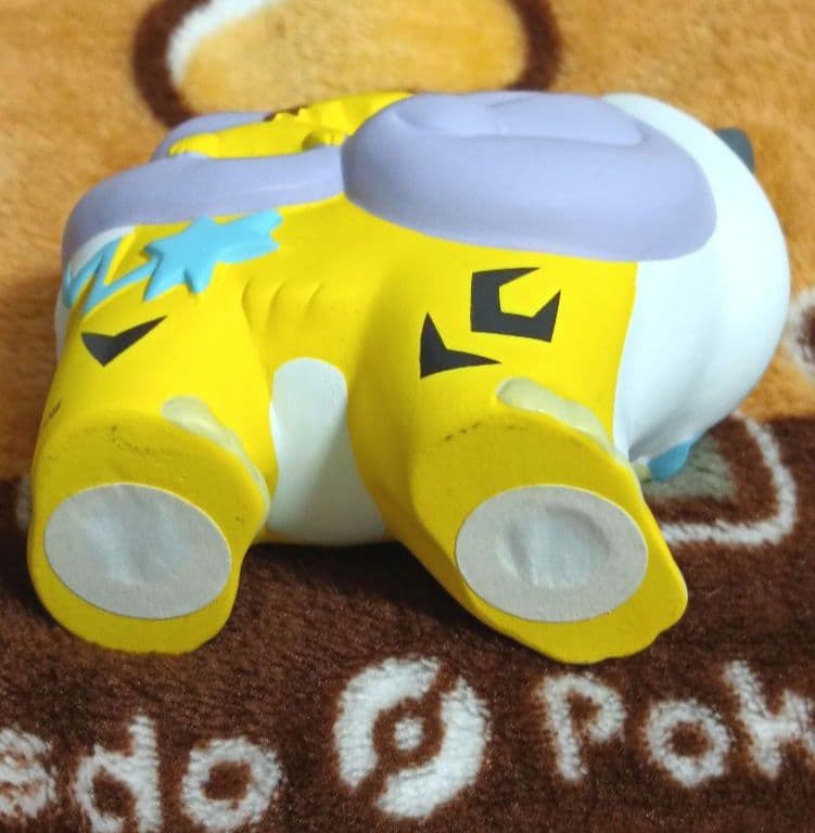 ポケモン　陶飾り ピカチュウとライコウ