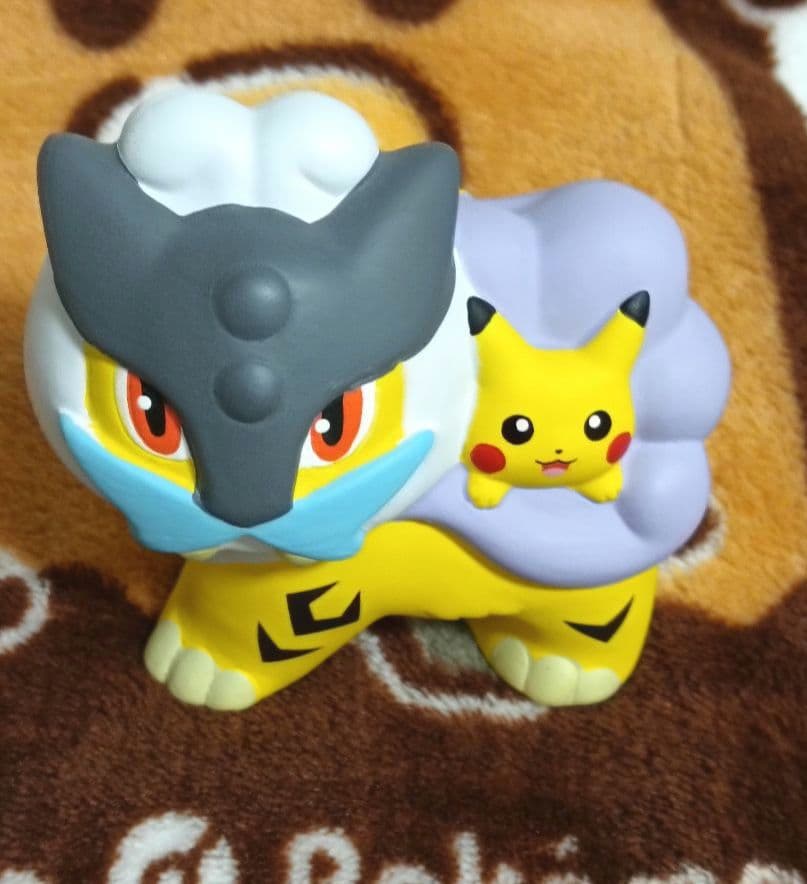 ポケモン　陶飾り ピカチュウとライコウ