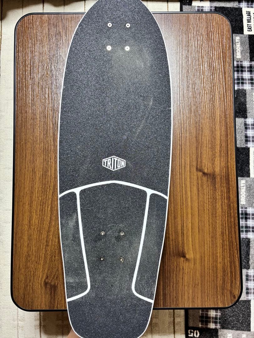 Triton ストライプスケートボード