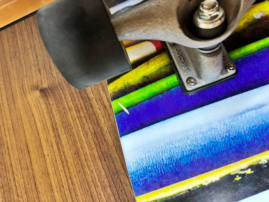 Triton ストライプスケートボード