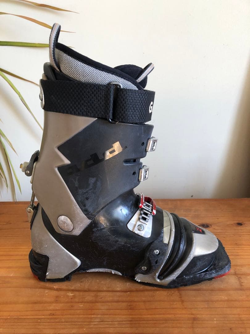 ガルモント　ブードゥー　テレマークブーツ　25.5センチ　75mm規格