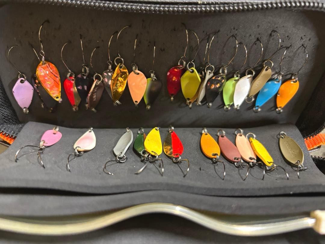 スプーンルアーセット　ルアーケース2つセット