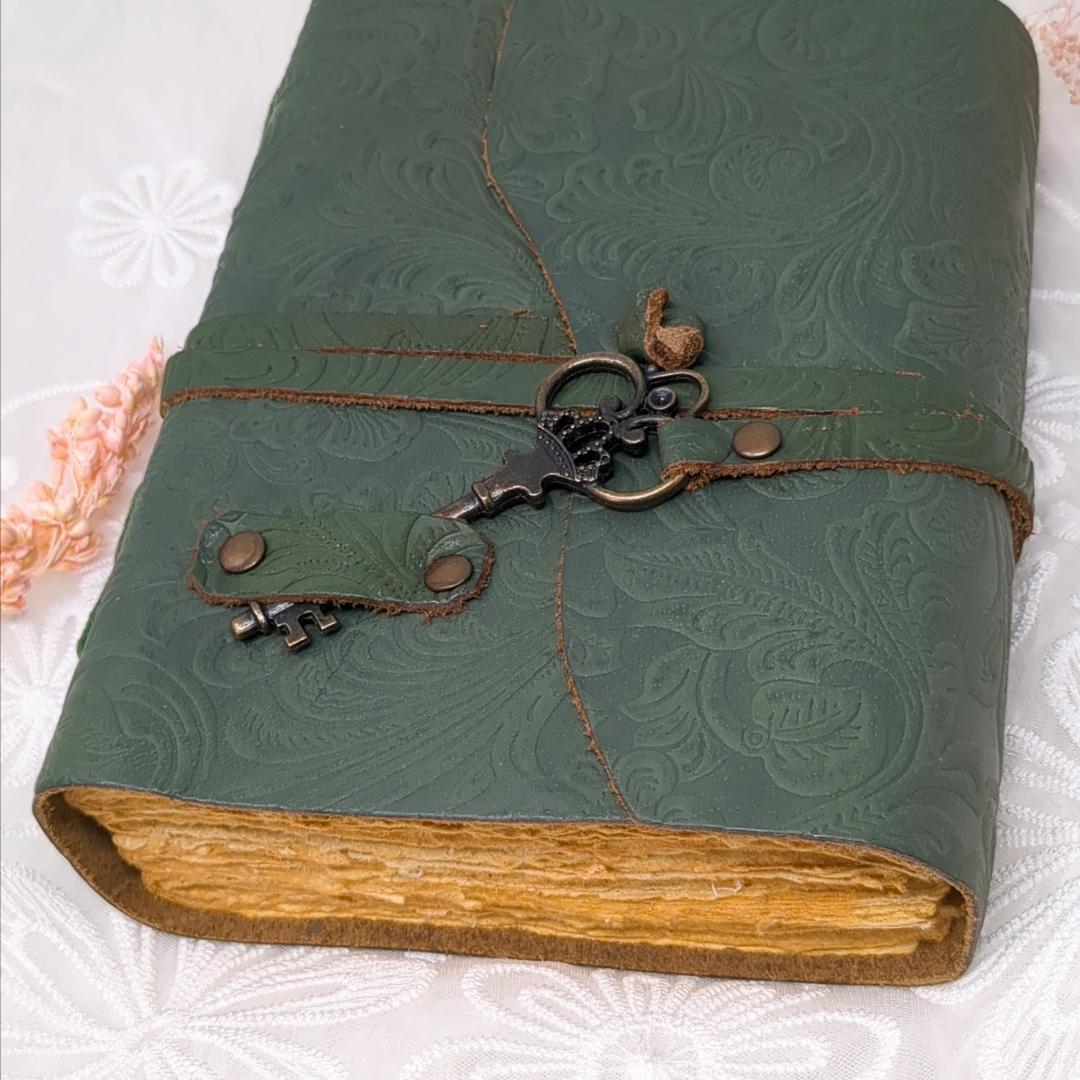 インドのアンティーク雑貨✨魔法のジャーナル✨天然レザー製／ノート／ヴィンテージ
