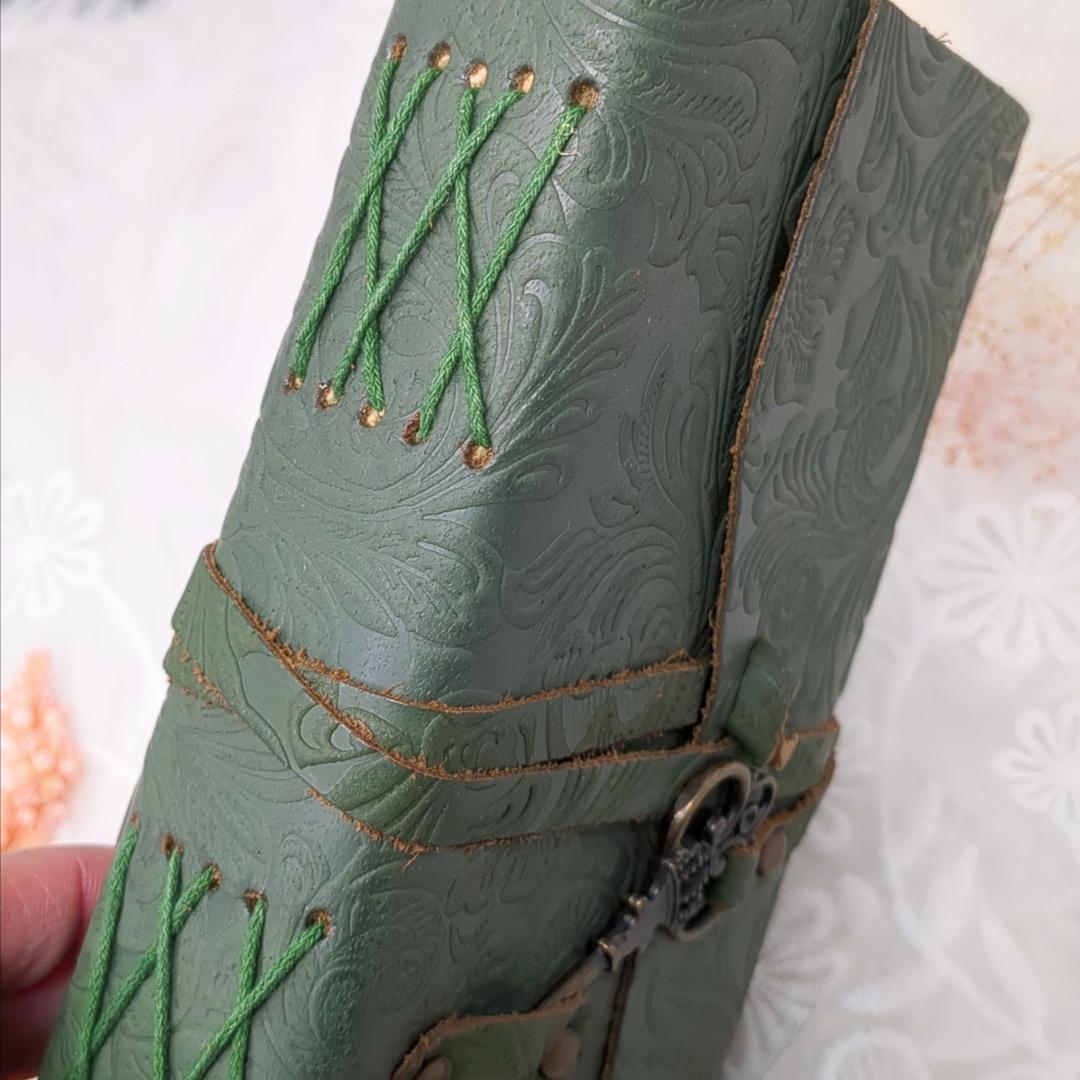 インドのアンティーク雑貨✨魔法のジャーナル✨天然レザー製／ノート／ヴィンテージ