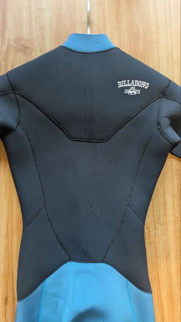 BILLABONG フルスーツ　フロントジップ
