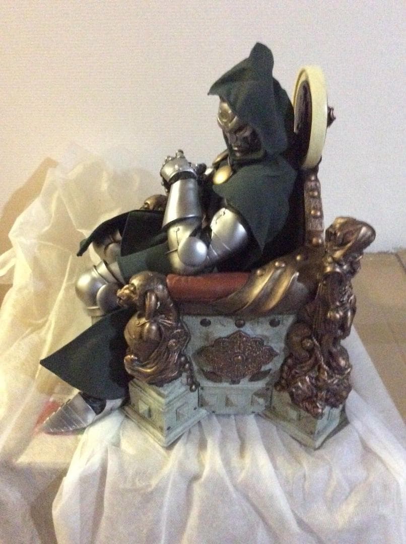 新品未使用マーベル サイドショウ Sideshow Dr Doom ドゥーム