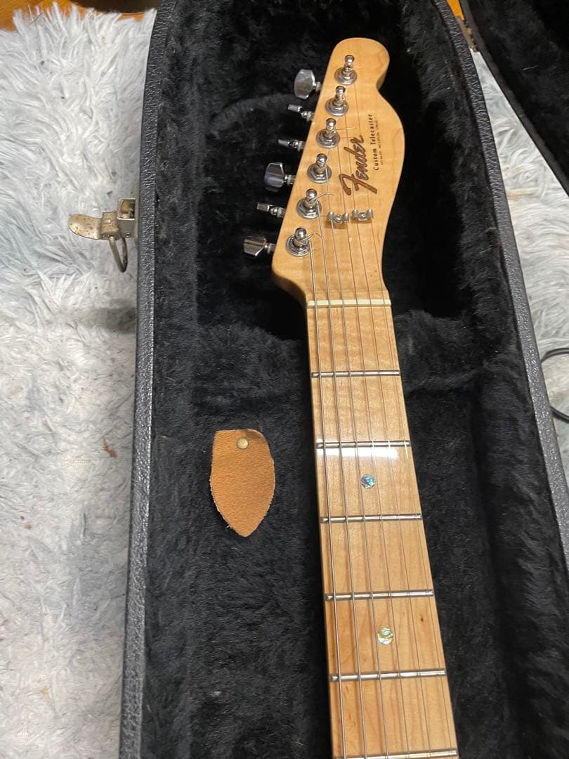 テレキャスターカスタムモデル、Bigsby B5トレモロアーム付き。