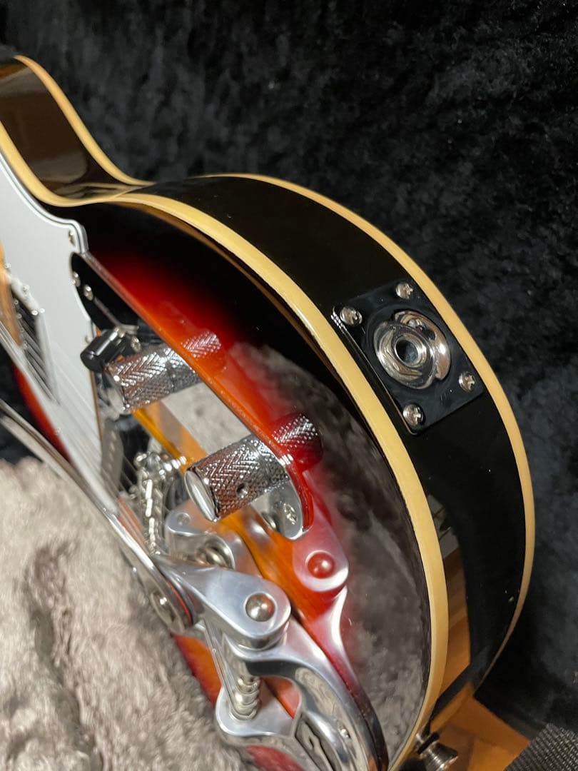 テレキャスターカスタムモデル、Bigsby B5トレモロアーム付き。