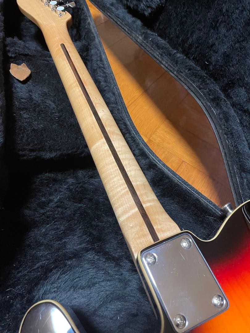 テレキャスターカスタムモデル、Bigsby B5トレモロアーム付き。