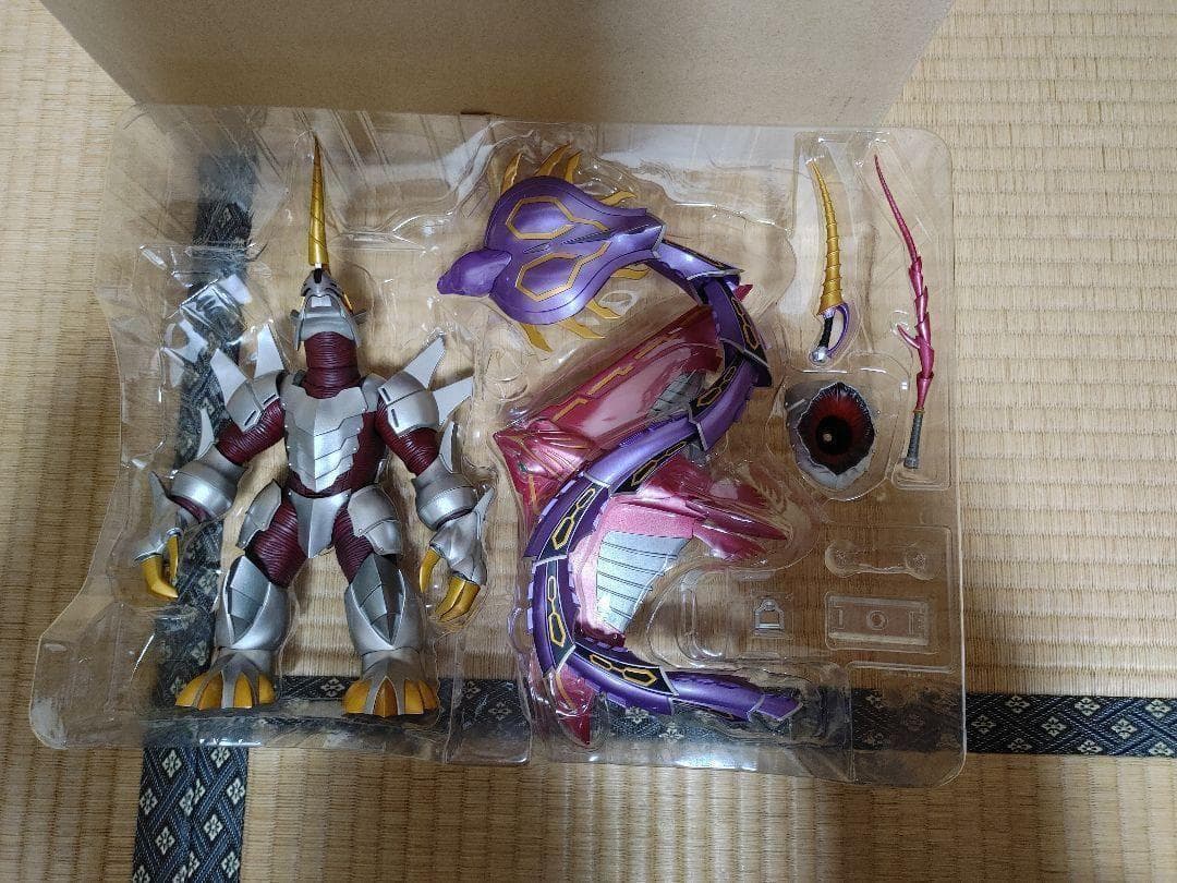 SHフィギュアーツ　ジェノサイダー