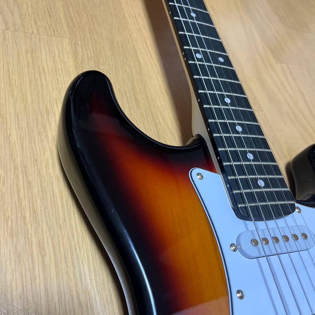 ストラトタイプエレキギター その他　ダ―クバ−スト美品